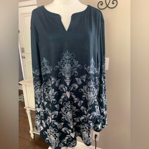 NWT XXL Chic Floral Blue & White Long Sleeve Top, P2P 26-30” soft material